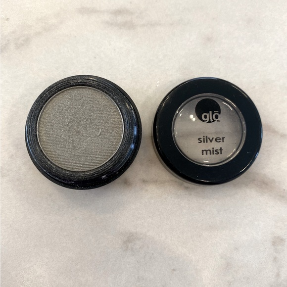 Glo skin beauty eyeshadow ‘silver mist’ - Picture 1 of 2